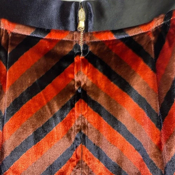 Marc Jacobs absolutely gorgeous velvety chevron midi skirt, w/ silk, stunning! 8 - Picture 3 of 8